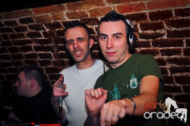 Joi seara e distracţie în Escape,