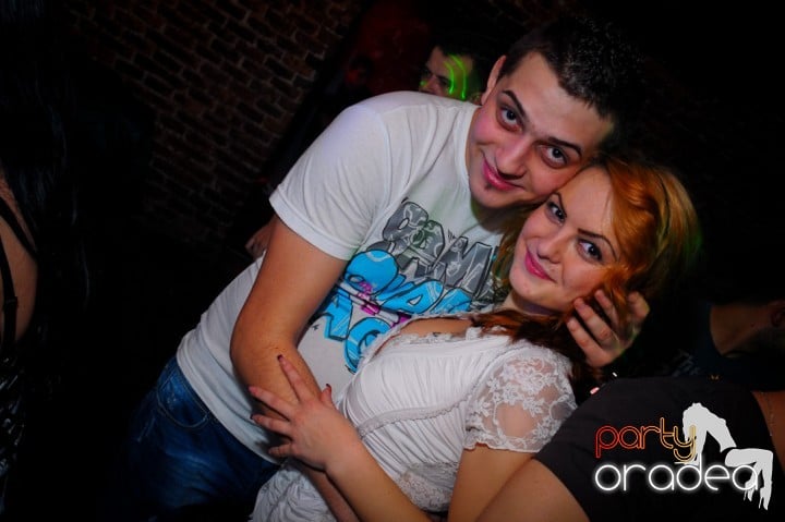 Joi seara e distracţie în Escape,