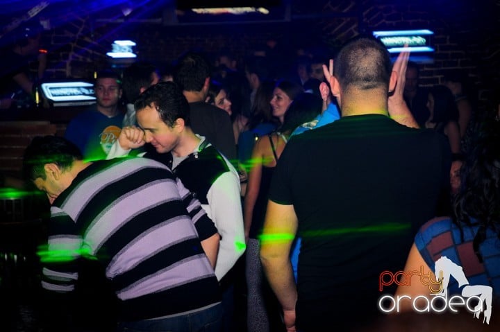 Joi seara e distracţie în Escape,