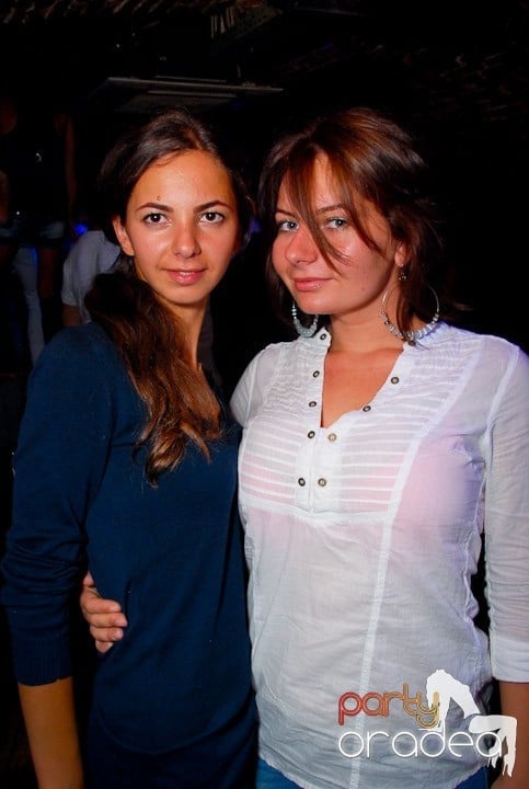 Joi seara în Club Escape, 