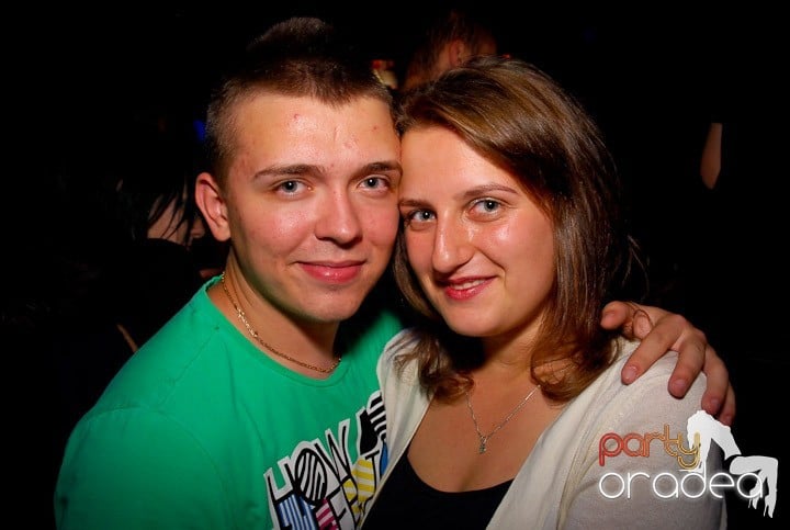 Joi seara = Party în Escape,