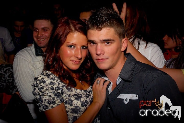 Joi seara = Party în Escape,