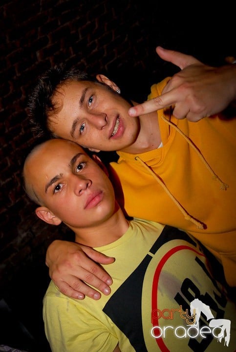 Joi seara = Party în Escape,