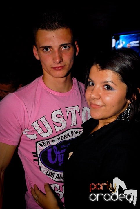 Joi seara = Party în Escape,