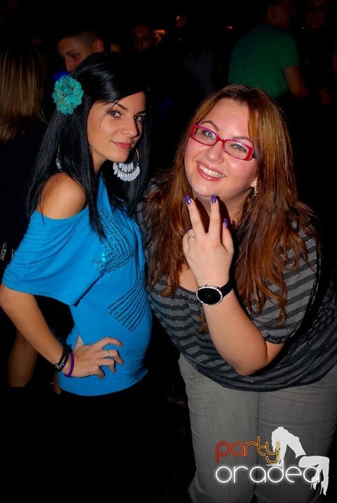 Joi seara = Party în Escape,