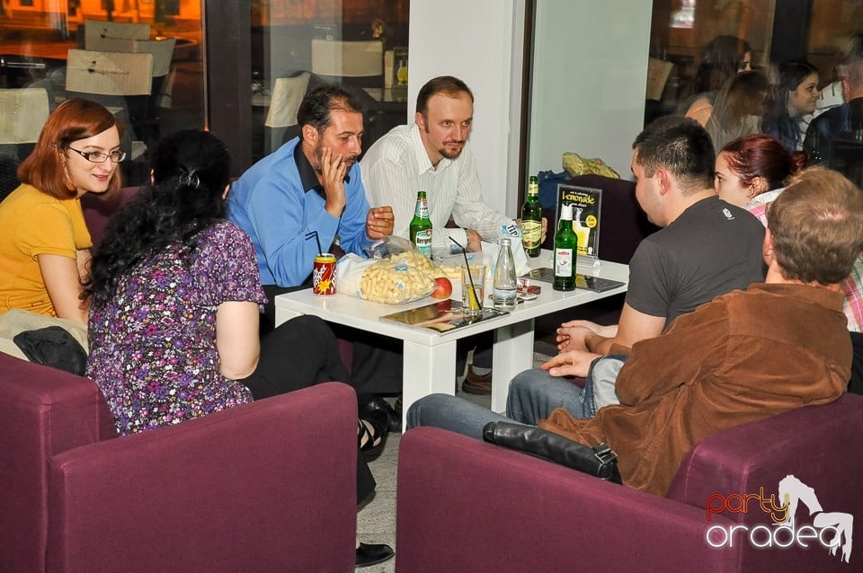 Karaoke Night în Blondy's Art Café, 