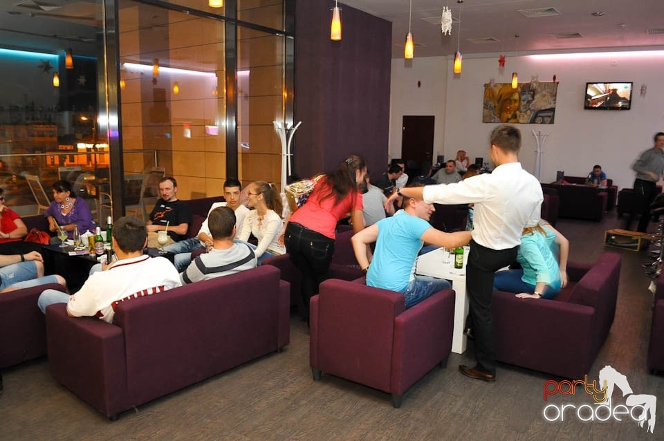 Karaoke Party @ Blondy's Art Café,