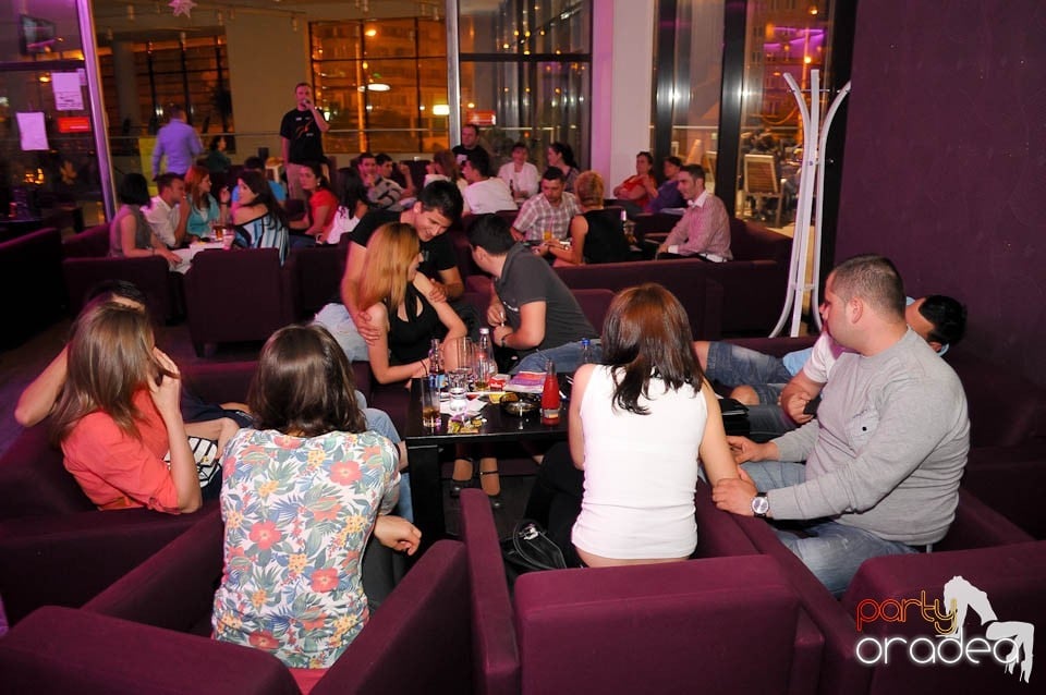 Karaoke Party @ Blondy's Art Café,