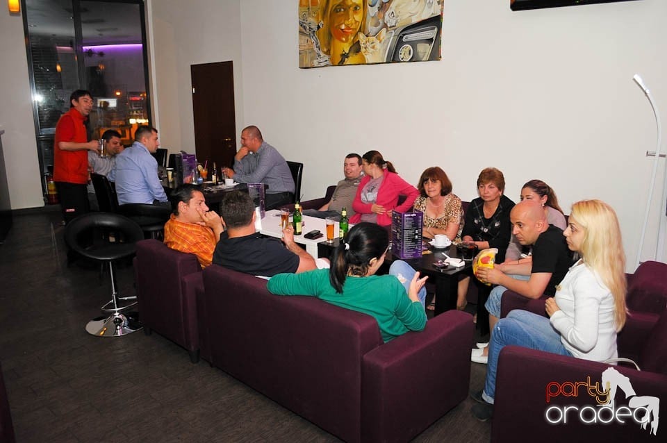 Karaoke Party @ Blondy's Art Café,