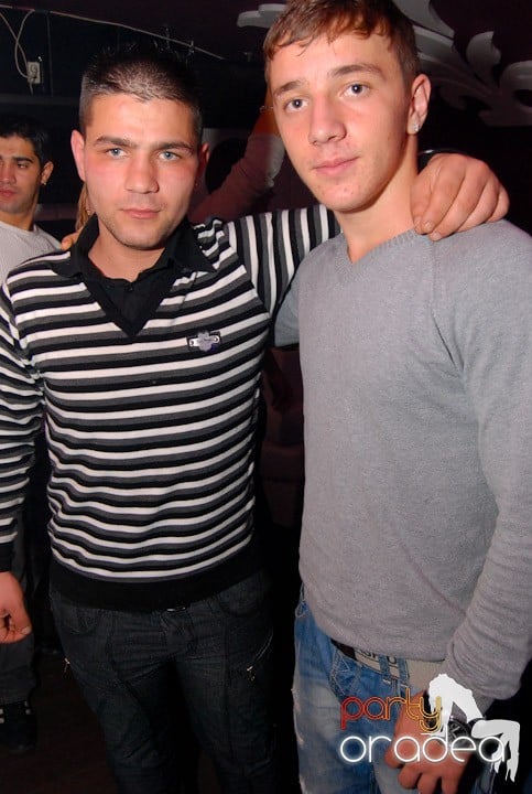 Massive House Attack în Club Atti's,