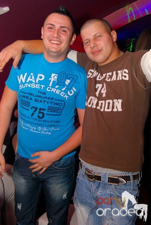 Massive House Attack în Club Atti's,