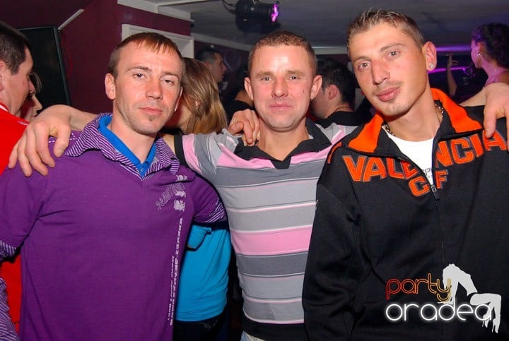 Massive House Attack în Club Atti's,