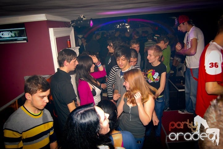 Massive House Attack în Club Atti's,