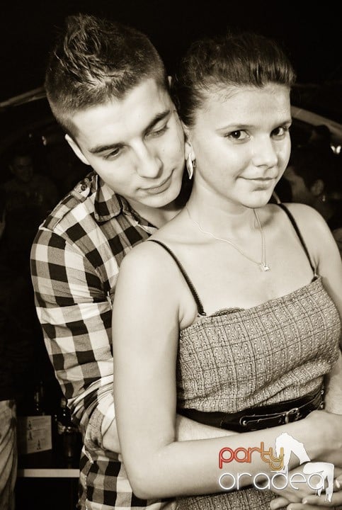 Massive House Attack în Club Atti's,
