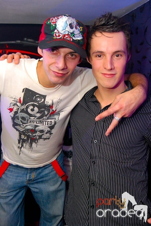 Massive House Attack în Club Atti's,