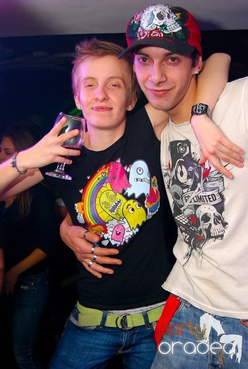 Massive House Attack în Club Atti's,