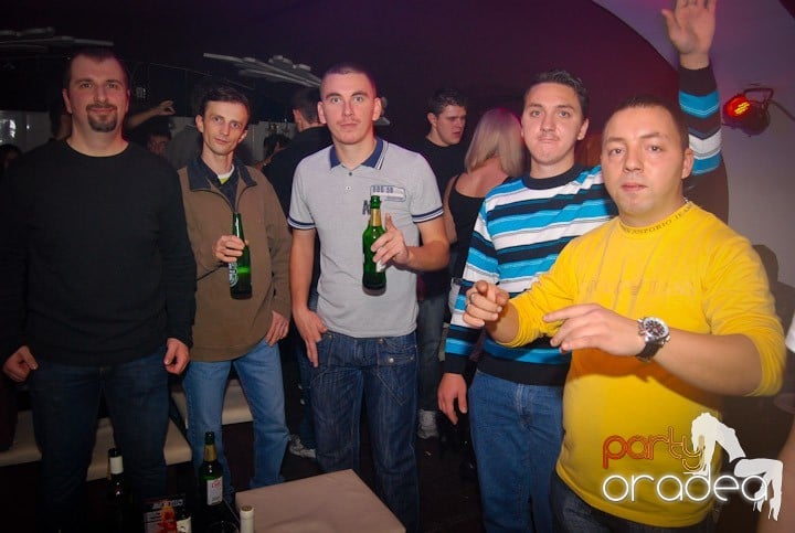 Massive House Attack în Club Atti's,