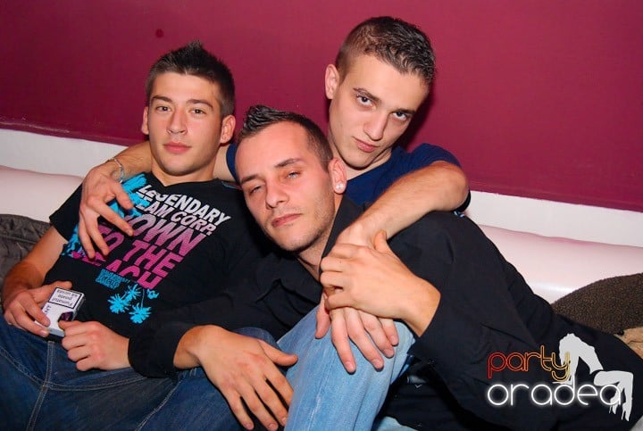Massive House Attack în Club Atti's,