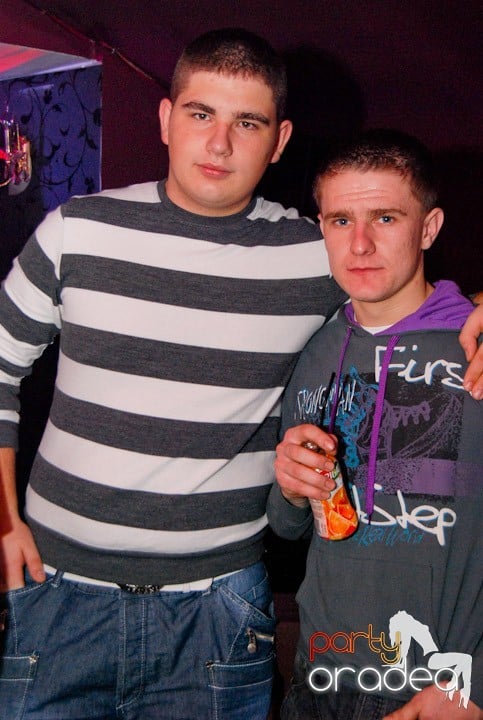 Massive House Attack în Club Atti's,