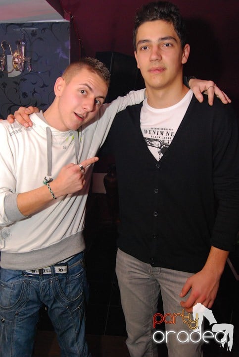 Massive House Attack în Club Atti's,