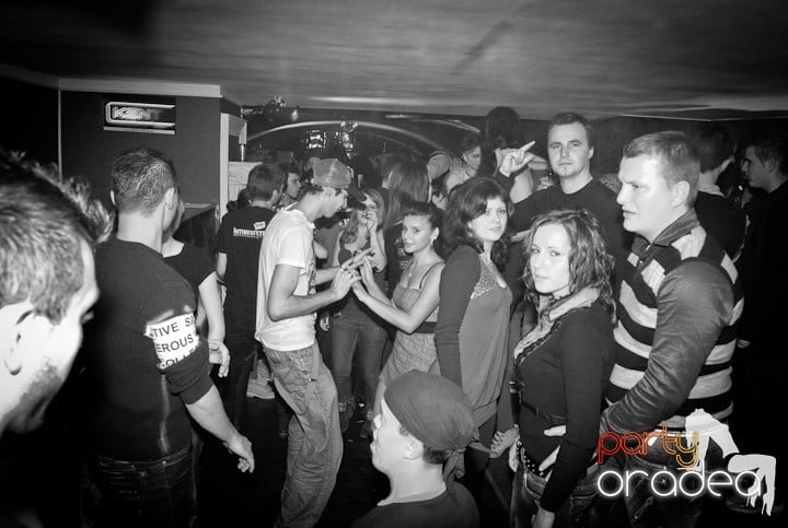 Massive House Attack în Club Atti's,