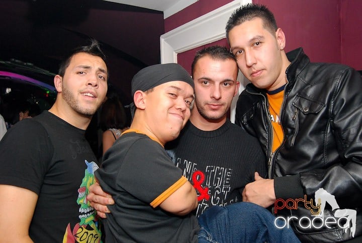 Massive House Attack în Club Atti's,