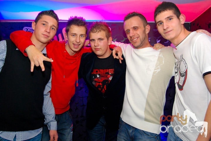 Massive House Attack în Club Atti's,
