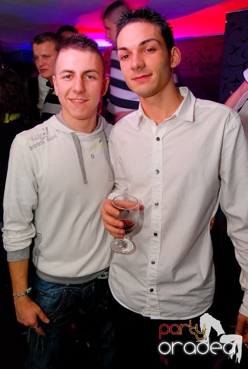 Massive House Attack în Club Atti's,