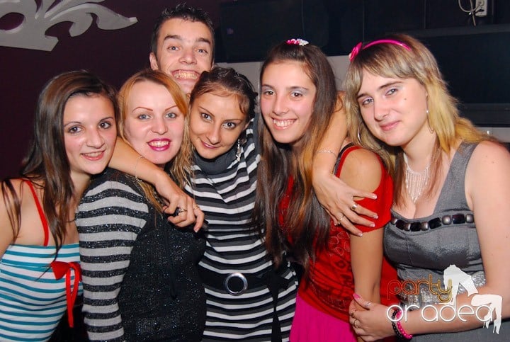 Massive House Attack în Club Atti's,