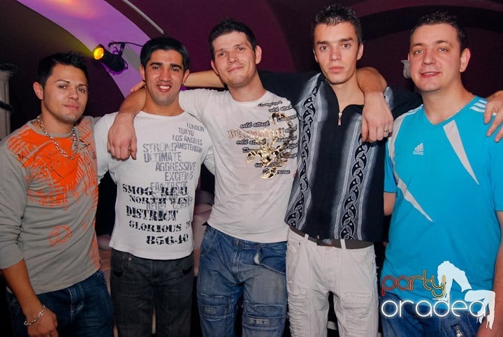 Massive House Attack în Club Atti's,