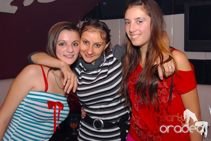 Massive House Attack în Club Atti's,