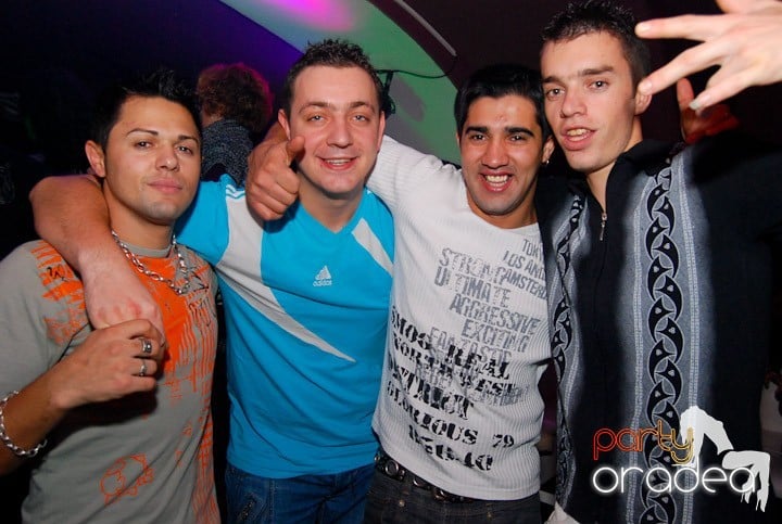 Massive House Attack în Club Atti's,