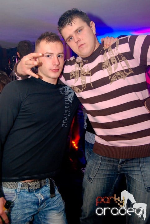 Massive House Attack în Club Atti's,
