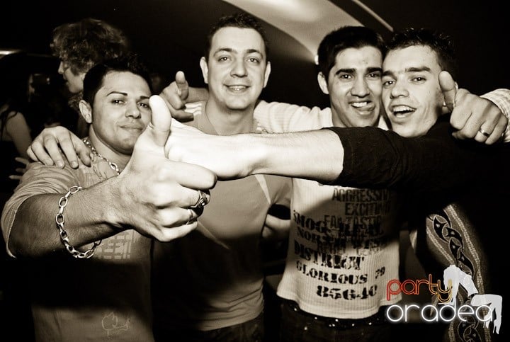 Massive House Attack în Club Atti's,