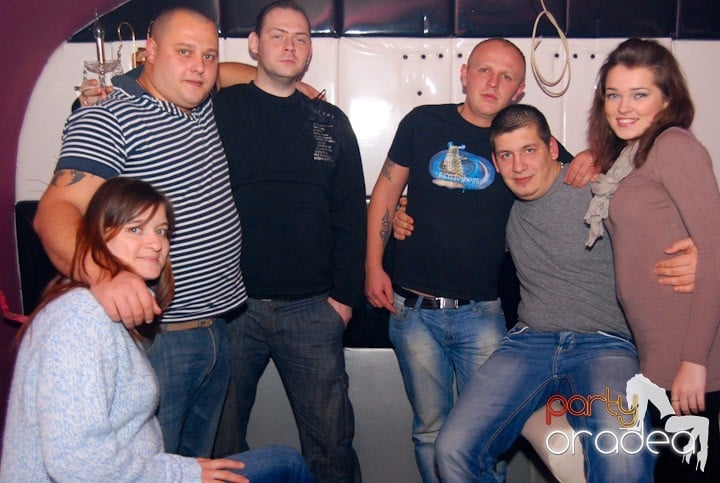 Massive House Attack în Club Atti's,