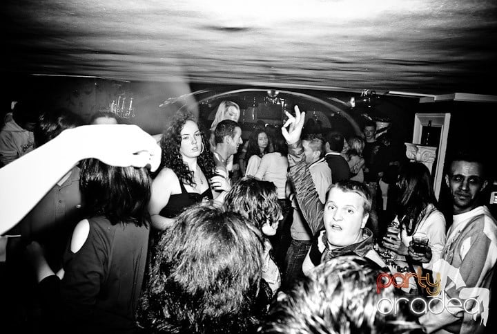 Massive House Attack în Club Atti's,