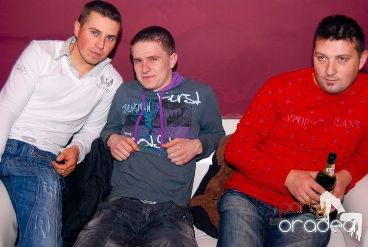 Massive House Attack în Club Atti's,