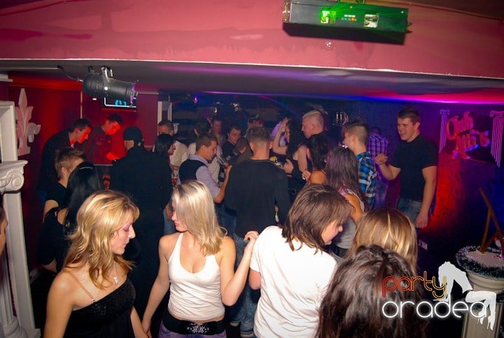 Massive House Attack în Club Atti's,
