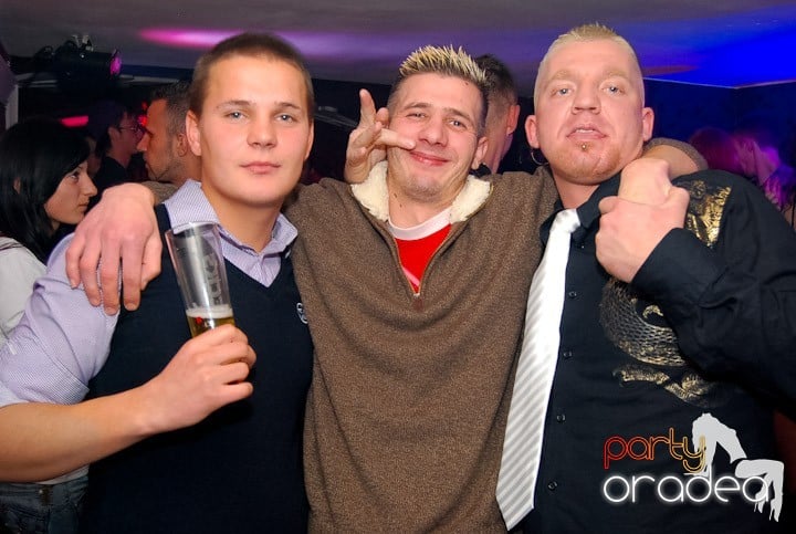 Massive House Attack în Club Atti's,