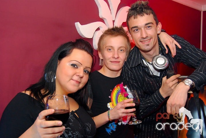 Massive House Attack în Club Atti's,
