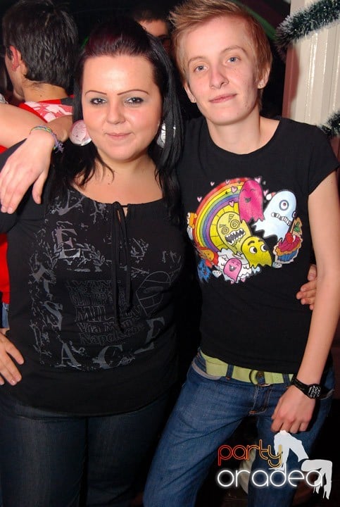 Massive House Attack în Club Atti's,