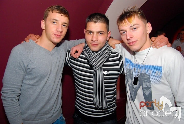 Massive House Attack în Club Atti's,