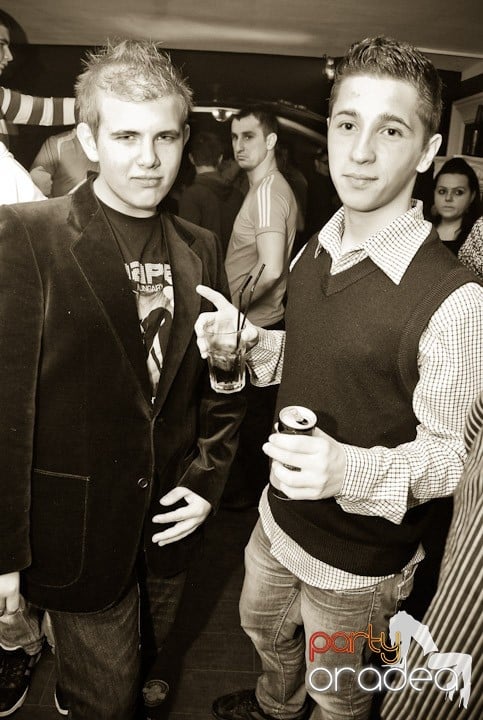 Massive House Attack în Club Atti's,
