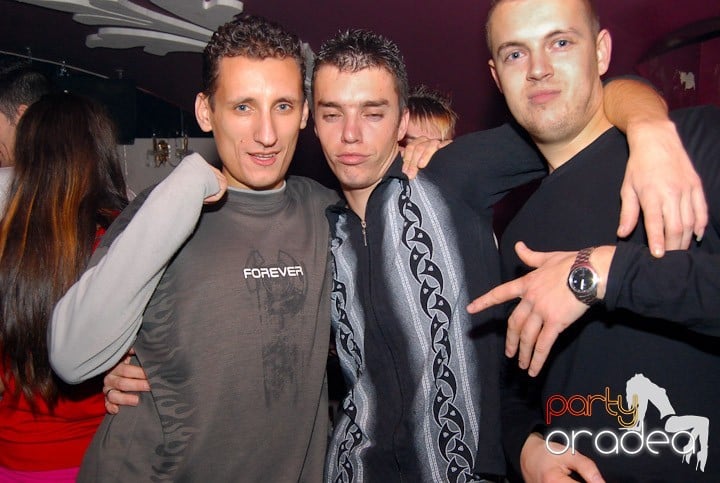 Massive House Attack în Club Atti's,