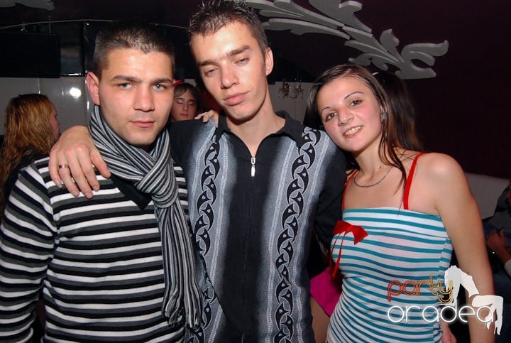 Massive House Attack în Club Atti's,