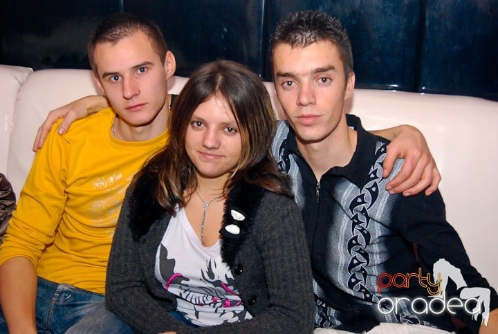 Massive House Attack în Club Atti's,