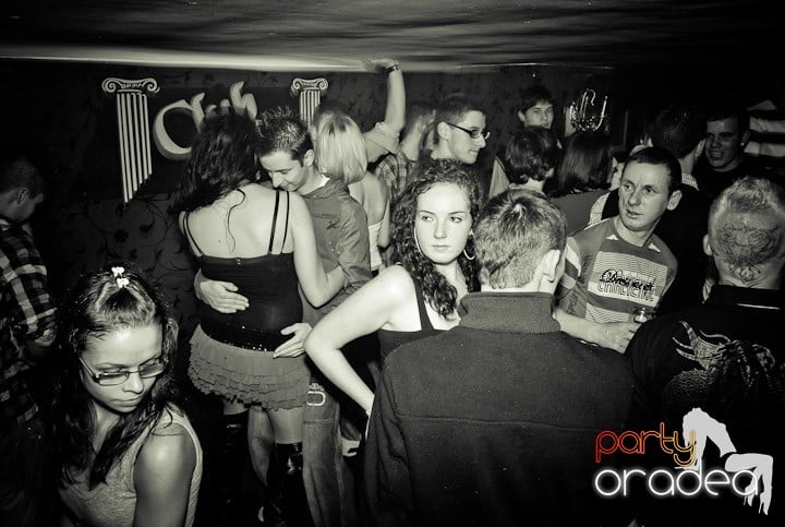 Massive House Attack în Club Atti's,