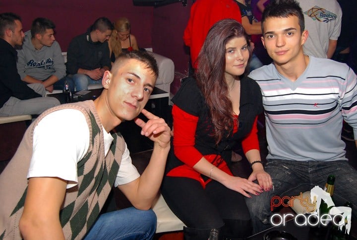 Massive House Attack în Club Atti's,