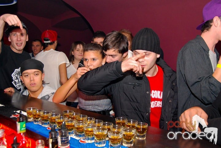 Massive House Attack în Club Atti's,