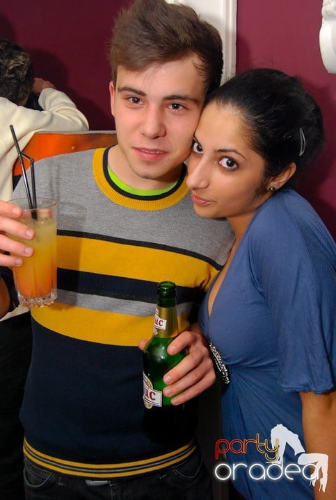 Massive House Attack în Club Atti's,